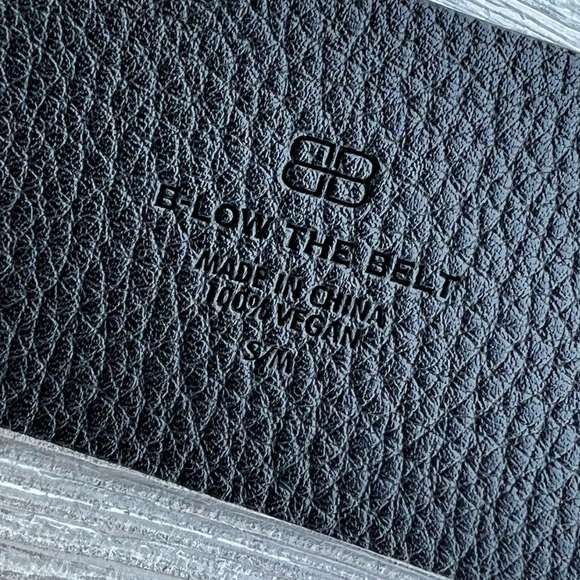 B-Low The Belt Tumble Vegan Leather Black Adjustable Belt w/ Gold Rings Size S/M - Picture 5 of 7